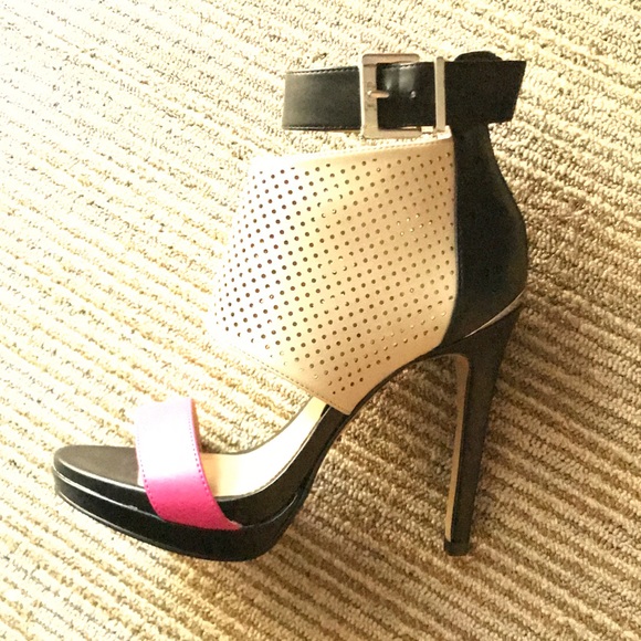 Juicy Couture Atara Heels - Picture 2 of 8